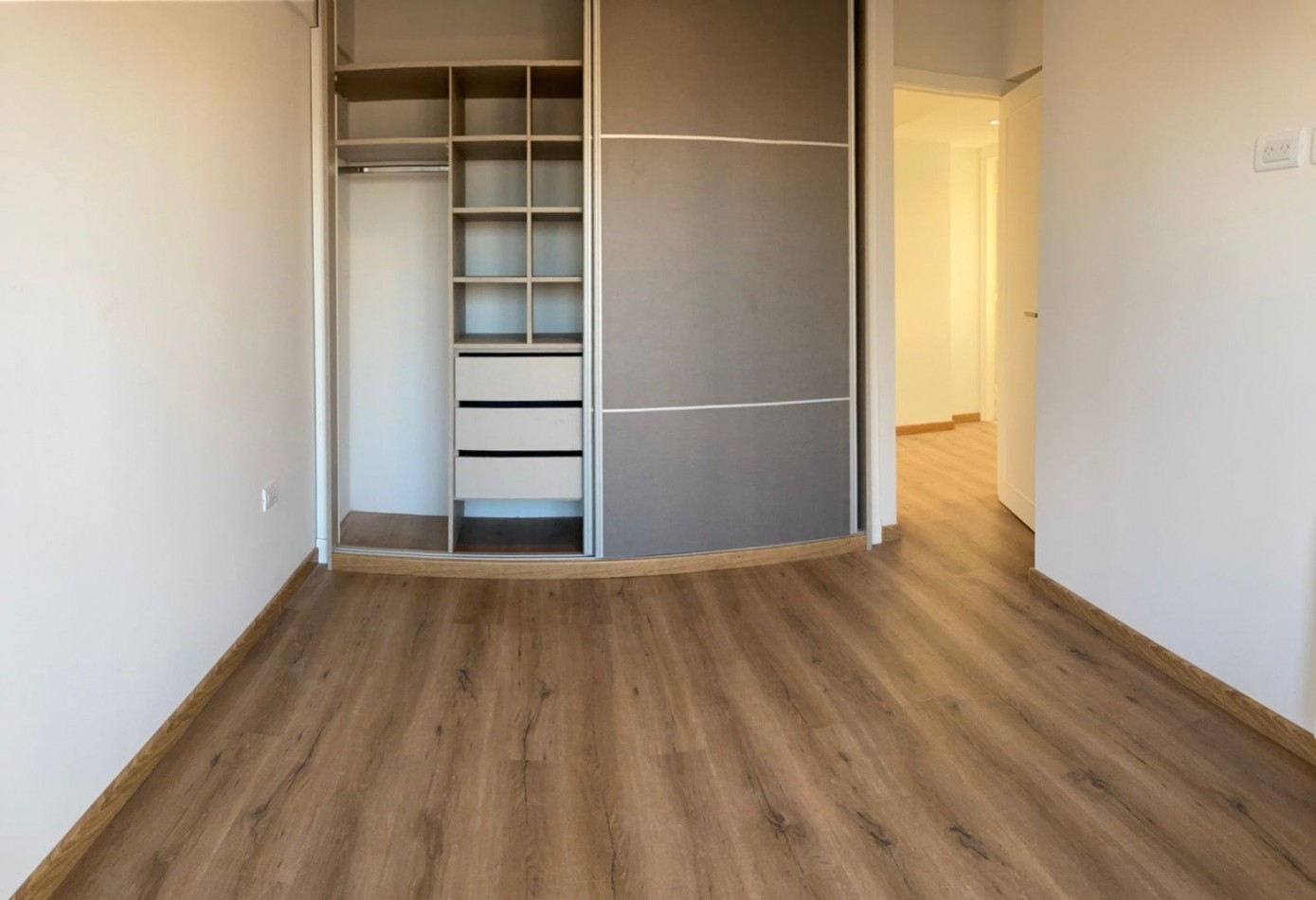 DEPARTAMENTO de 4 Ambientes c/COCHERA