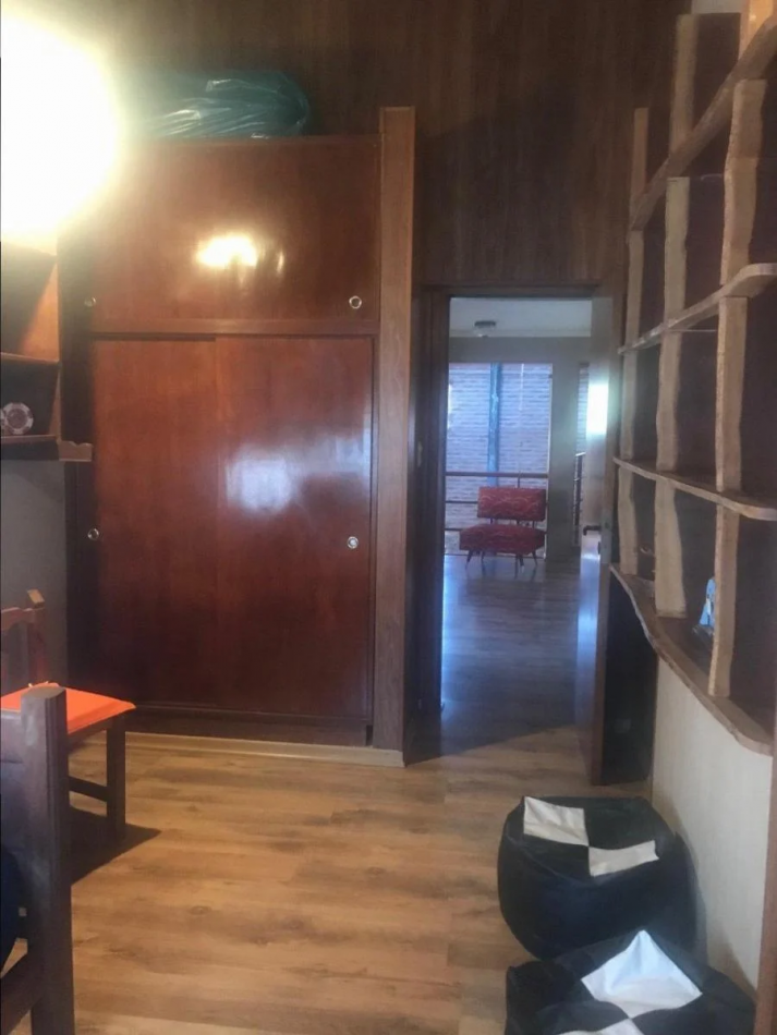 CHALET 5 ambientes c/GGE, entrada para autos y PARQUE