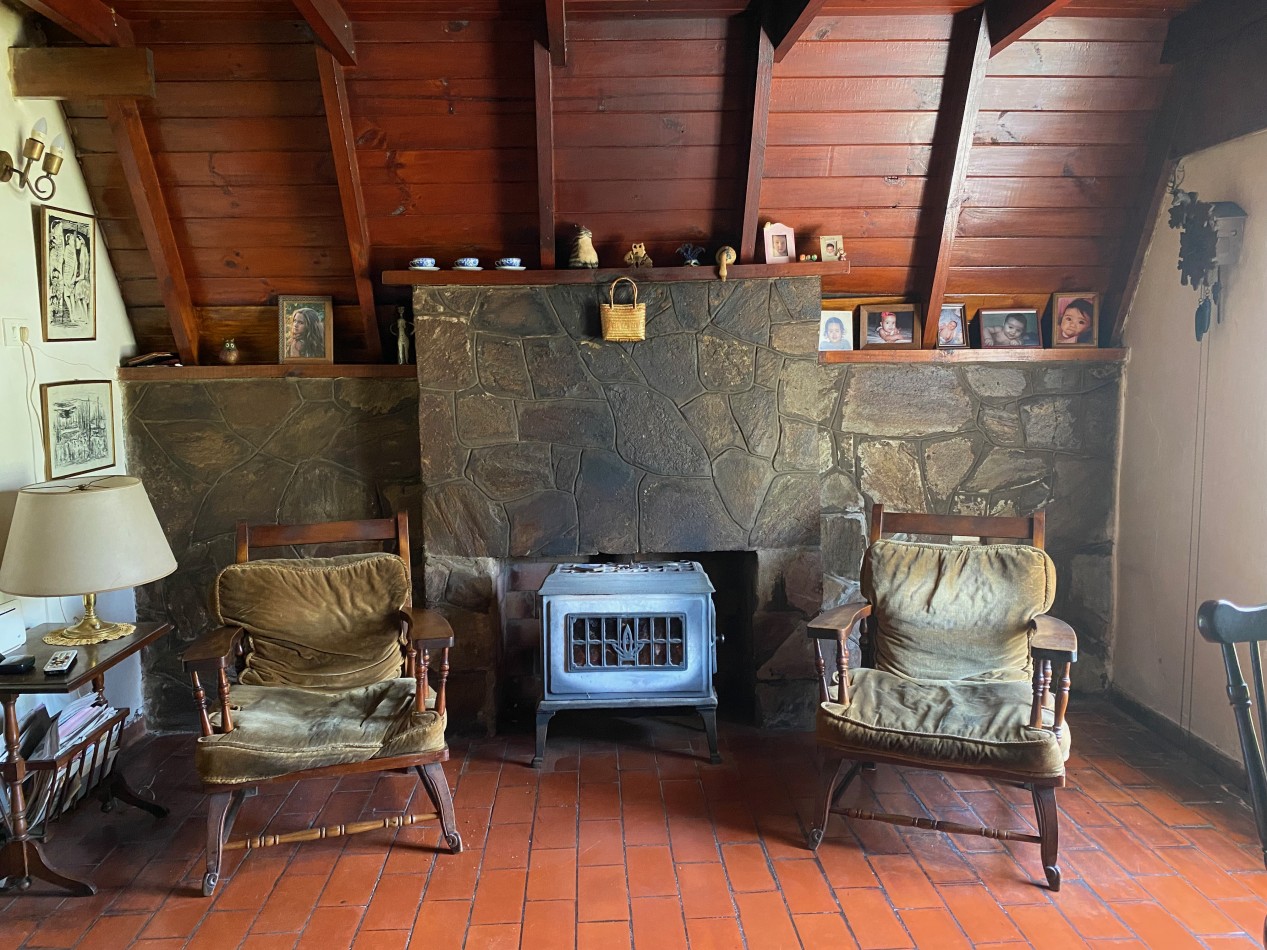 CHALET DE 5 AMBIENTES CON INMENSO PARQUE ! NUEVO VALOR!