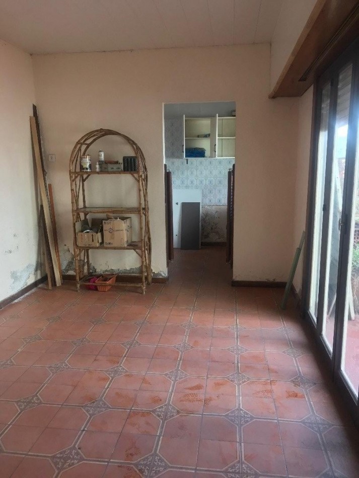 LOCALES c/deposito mas VIVIENDA de 4 ambientes. Ideal inversion!!!