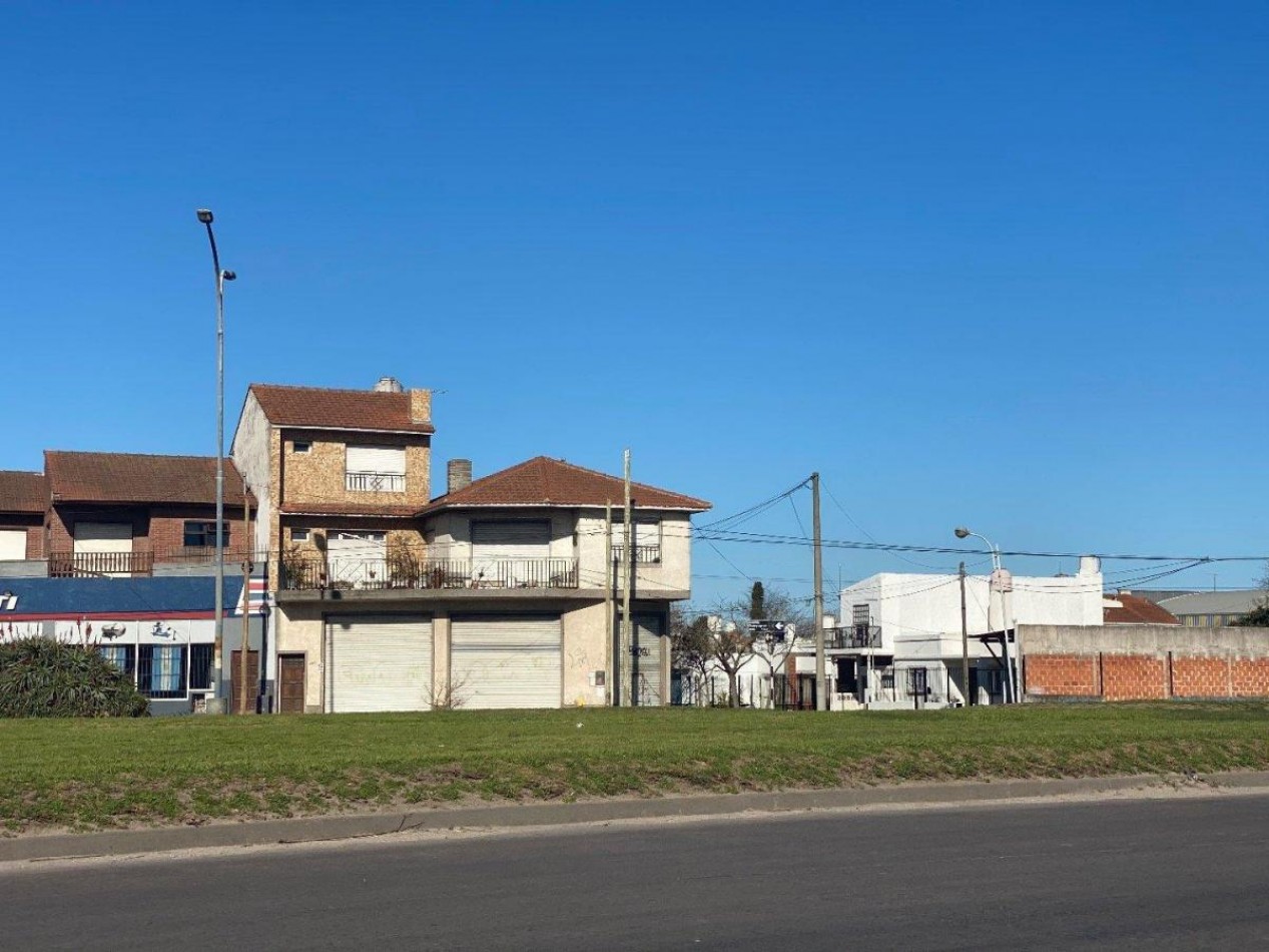 LOCALES c/deposito mas VIVIENDA de 4 ambientes. Ideal inversion!!!