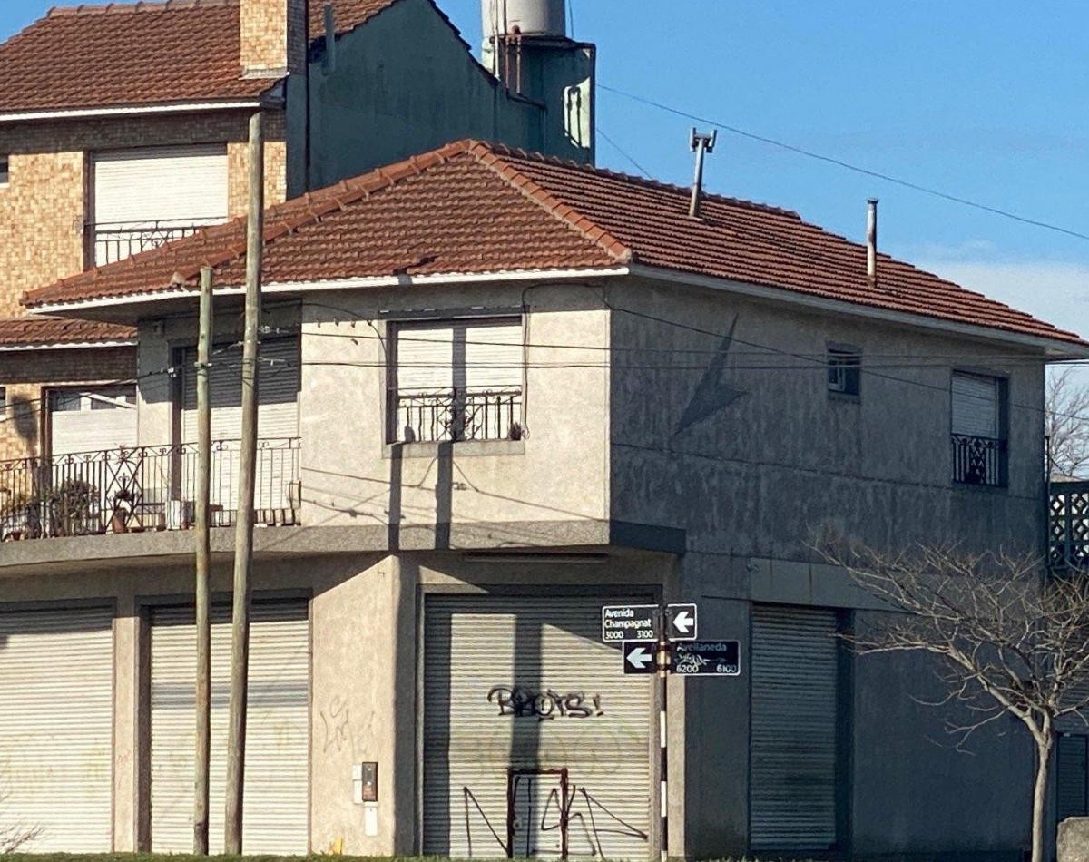 LOCALES c/deposito mas VIVIENDA de 4 ambientes. Ideal inversion!!!