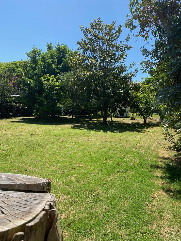 CHALET DE 5 AMBIENTES CON INMENSO PARQUE ! NUEVO VALOR!