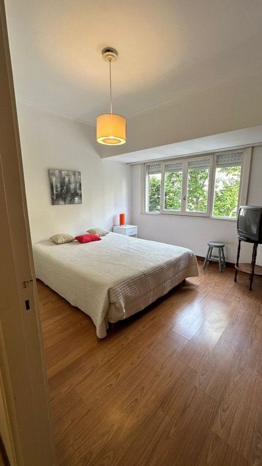 DEPARTAMENTO de 3 Ambientes c/BALCON a la calle. IMPECABLE!!