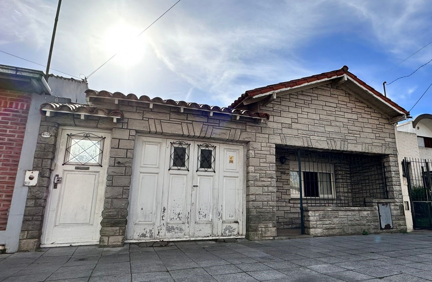 CHALET de 3/4 Ambientes c/GARAGE, PARQUE y PARRILLA