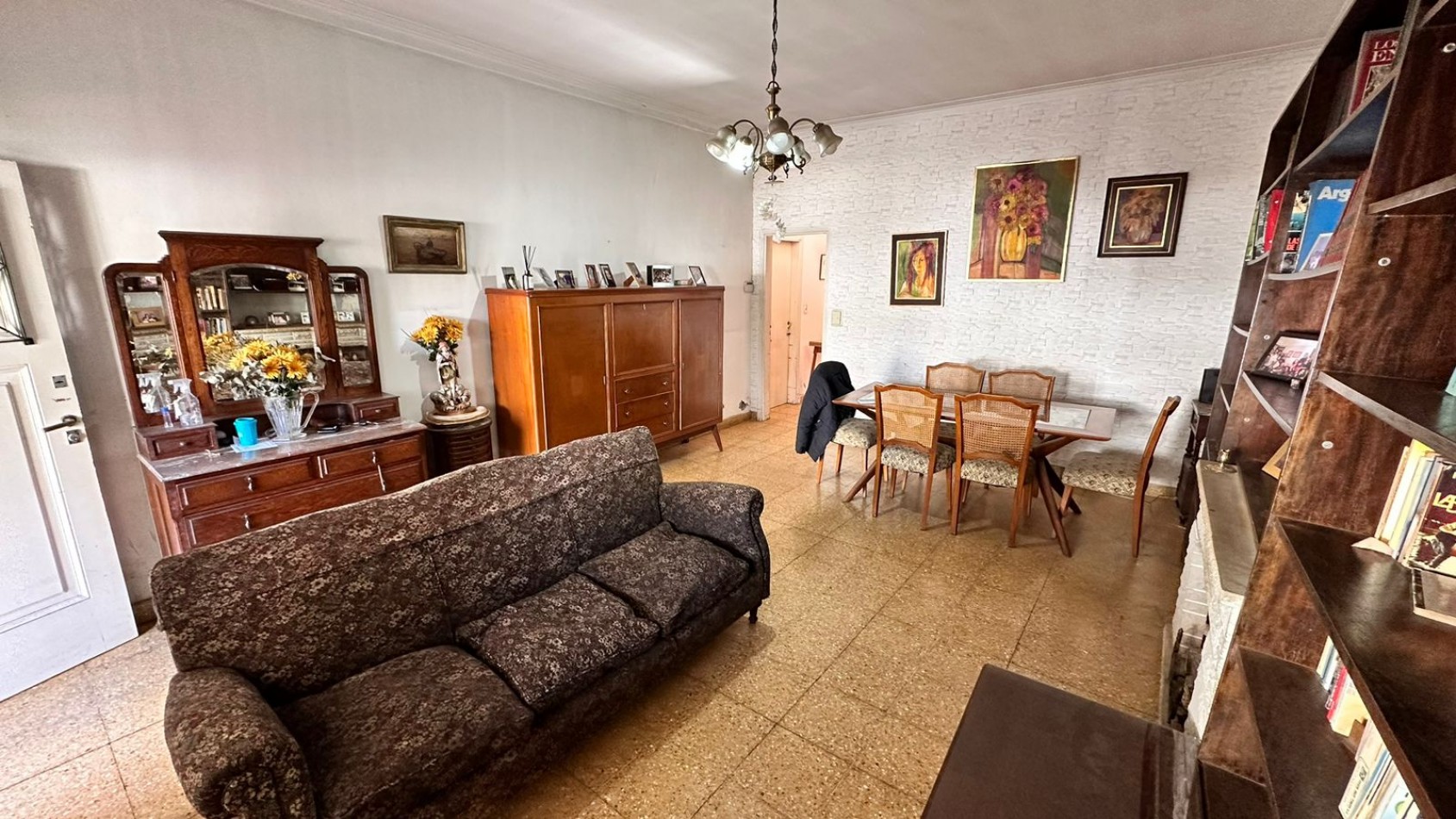 CHALET de 3/4 Ambientes c/GARAGE, PARQUE y PARRILLA