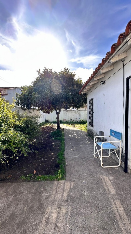CHALET de 3/4 Ambientes c/GARAGE, PARQUE y PARRILLA