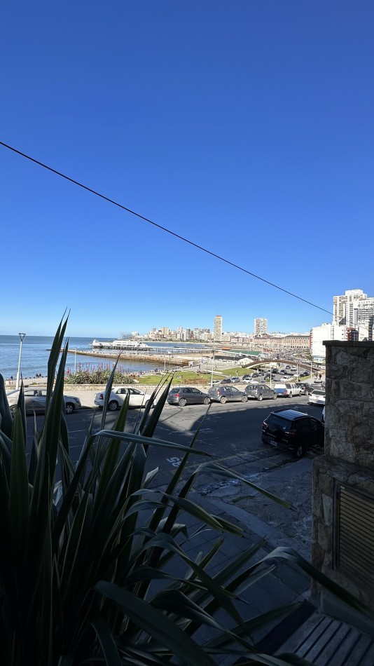 PISO 5 Ambientes Frente al MAR c/Dep. de Servicio, BALCON, COCHERA doble, BAULERA y QUINCHO
