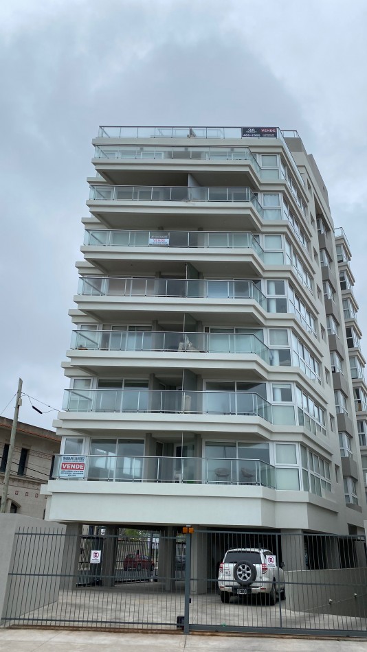SEMIPISO de 4 amb c/vista plena al mar c/COCHERA doble y BAULERA. Torre Unzue