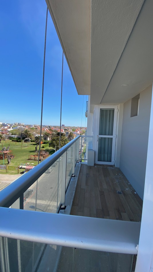 SEMIPISO de 4 amb c/vista plena al mar c/COCHERA doble y BAULERA. Torre Unzue