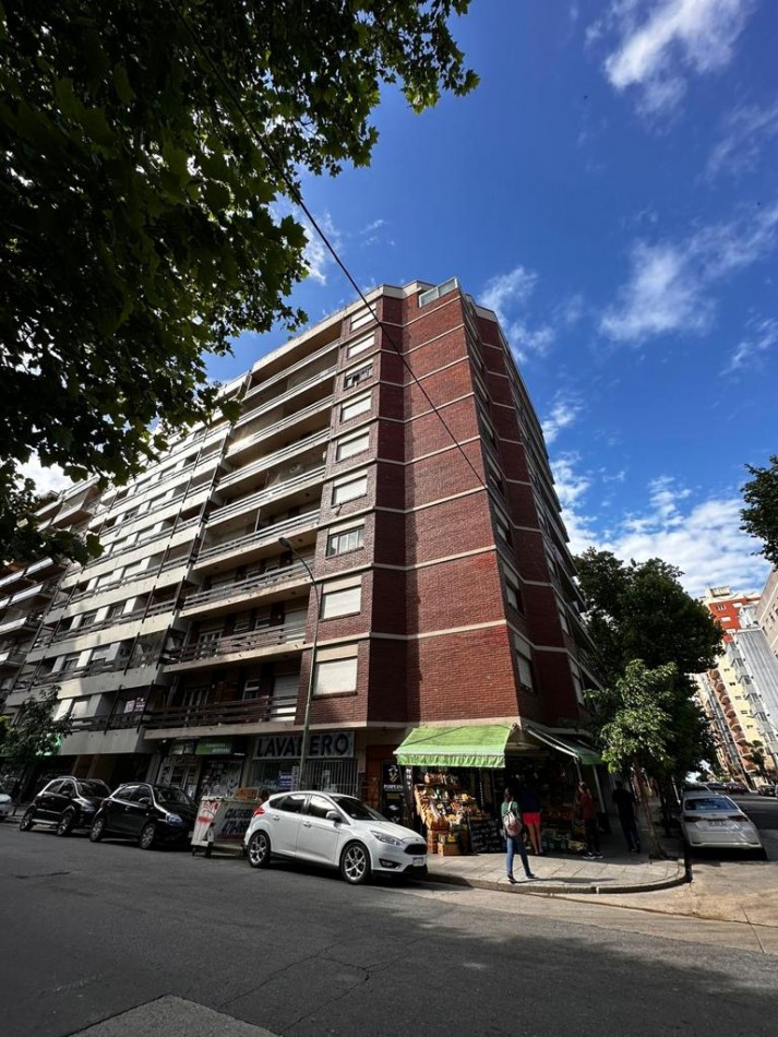 DEPARTAMENTO de 3 Ambientes c/BALCON a la calle. IMPECABLE!!