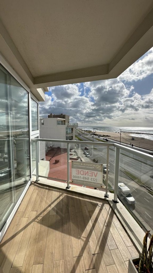 SEMIPISO de 4 amb c/vista plena al mar c/COCHERA doble y BAULERA. Torre Unzue