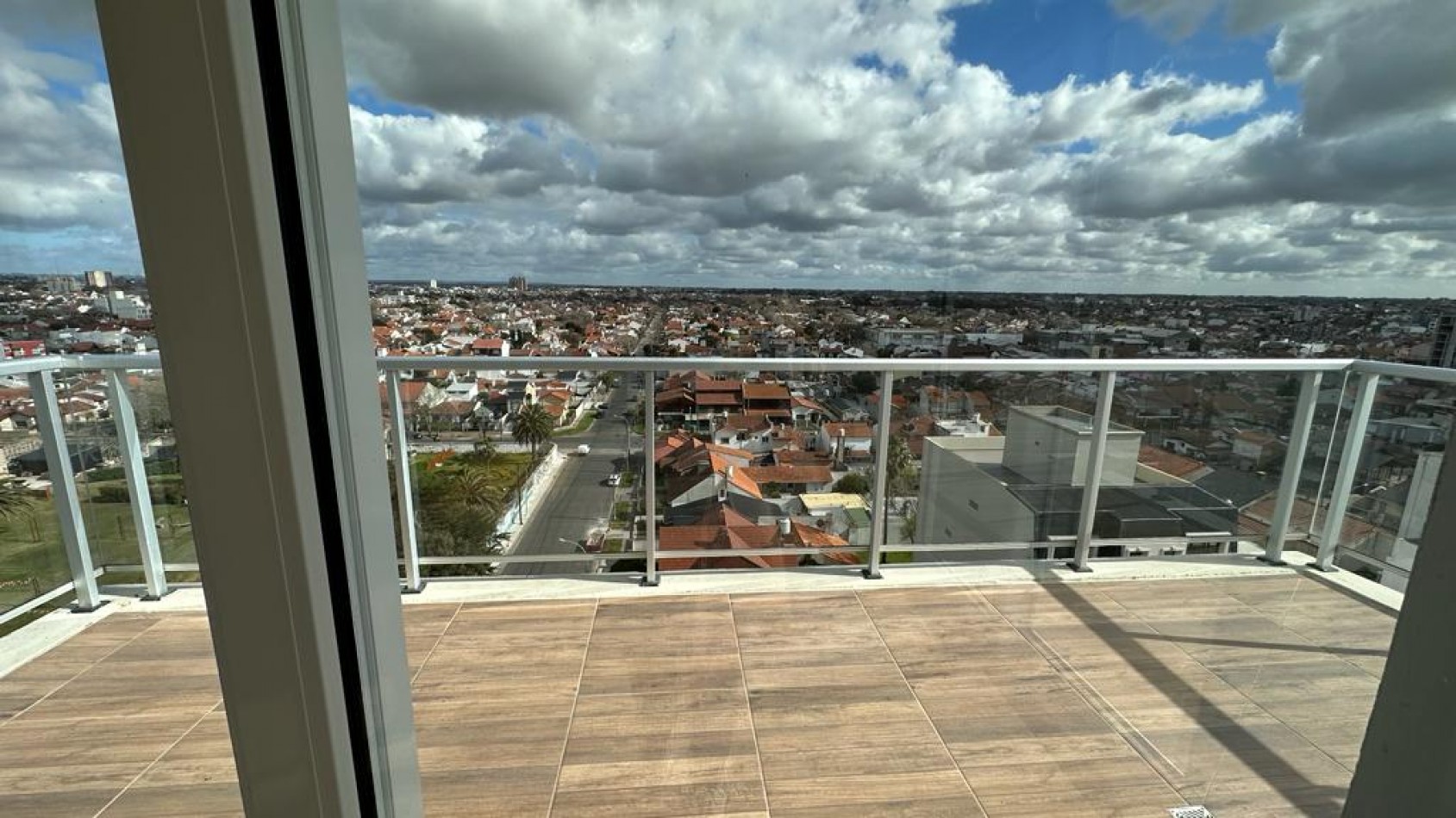 SEMIPISO de 4 amb c/vista plena al mar c/COCHERA doble y BAULERA. Torre Unzue