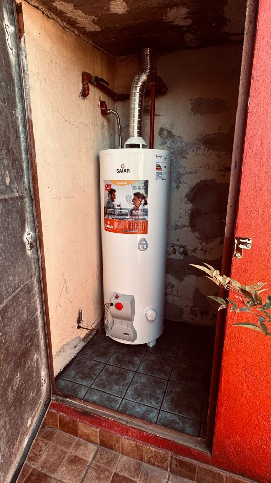 PH 4 ambientes en Planta Alta Impecable estado. Permuta por menor valor.