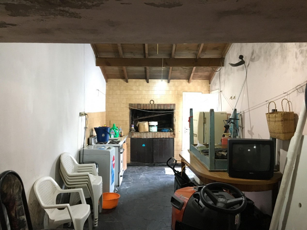 CHALET 4 AMBIENTES con Dep. de Servicio sobre lote de 1600 m2