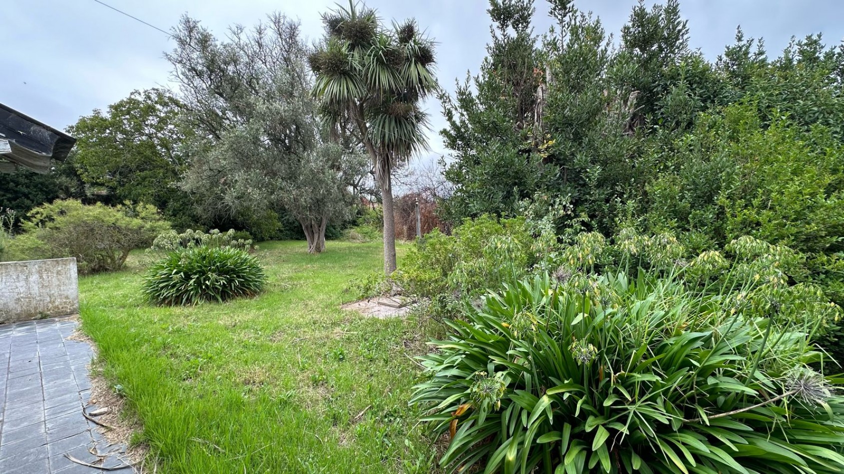 CHALET 4 AMBIENTES con Dep. de Servicio sobre lote de 1600 m2