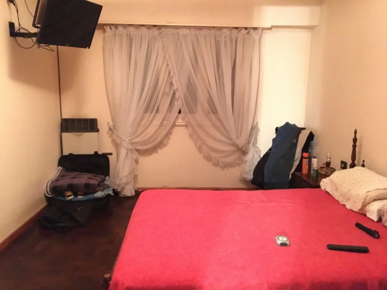 CHALET 4 AMBIENTES con Dep. de Servicio sobre lote de 1600 m2