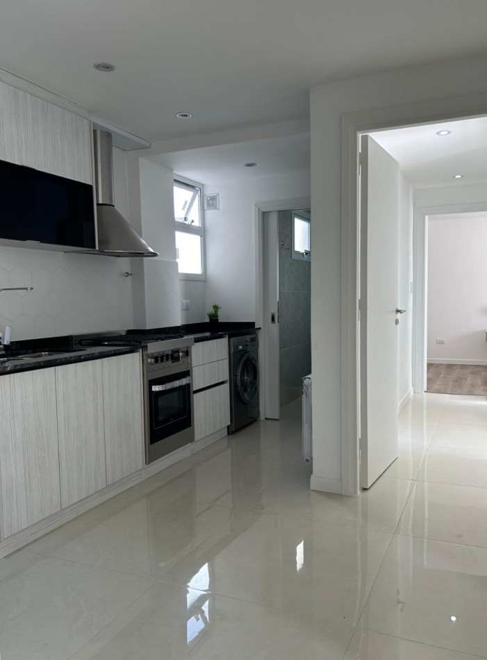 SEMIPISO 3 ambientes Amoblado c/BALCON al frente