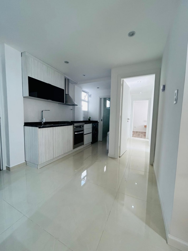 SEMIPISO 3 ambientes Amoblado c/BALCON al frente
