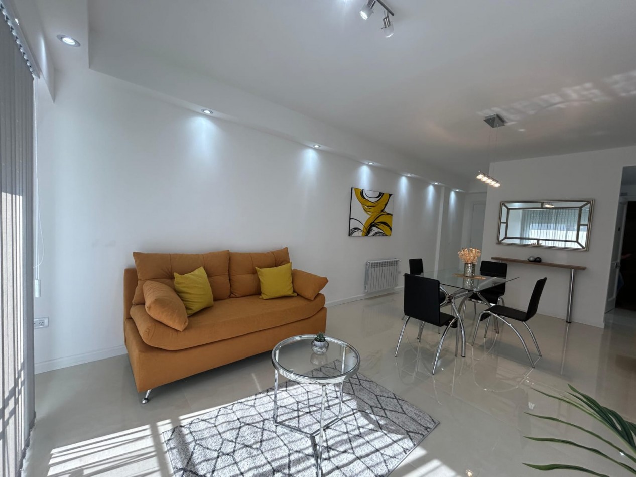 SEMIPISO 3 ambientes Amoblado c/BALCON al frente
