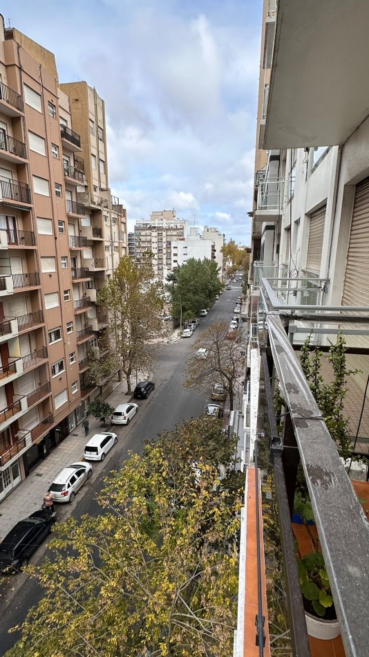 Departamento 2 Ambientes a la calle con balcon