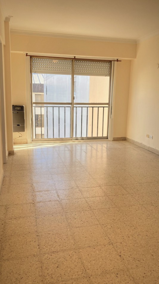 DEPARTAMENTO 1 Ambiente en contrafrente c/Balcon Frances