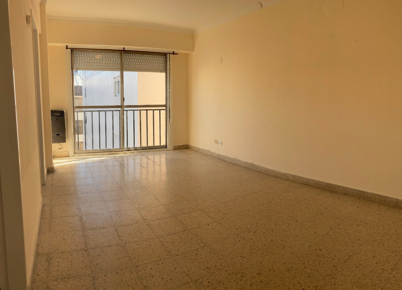 DEPARTAMENTO 1 Ambiente en contrafrente c/Balcon Frances