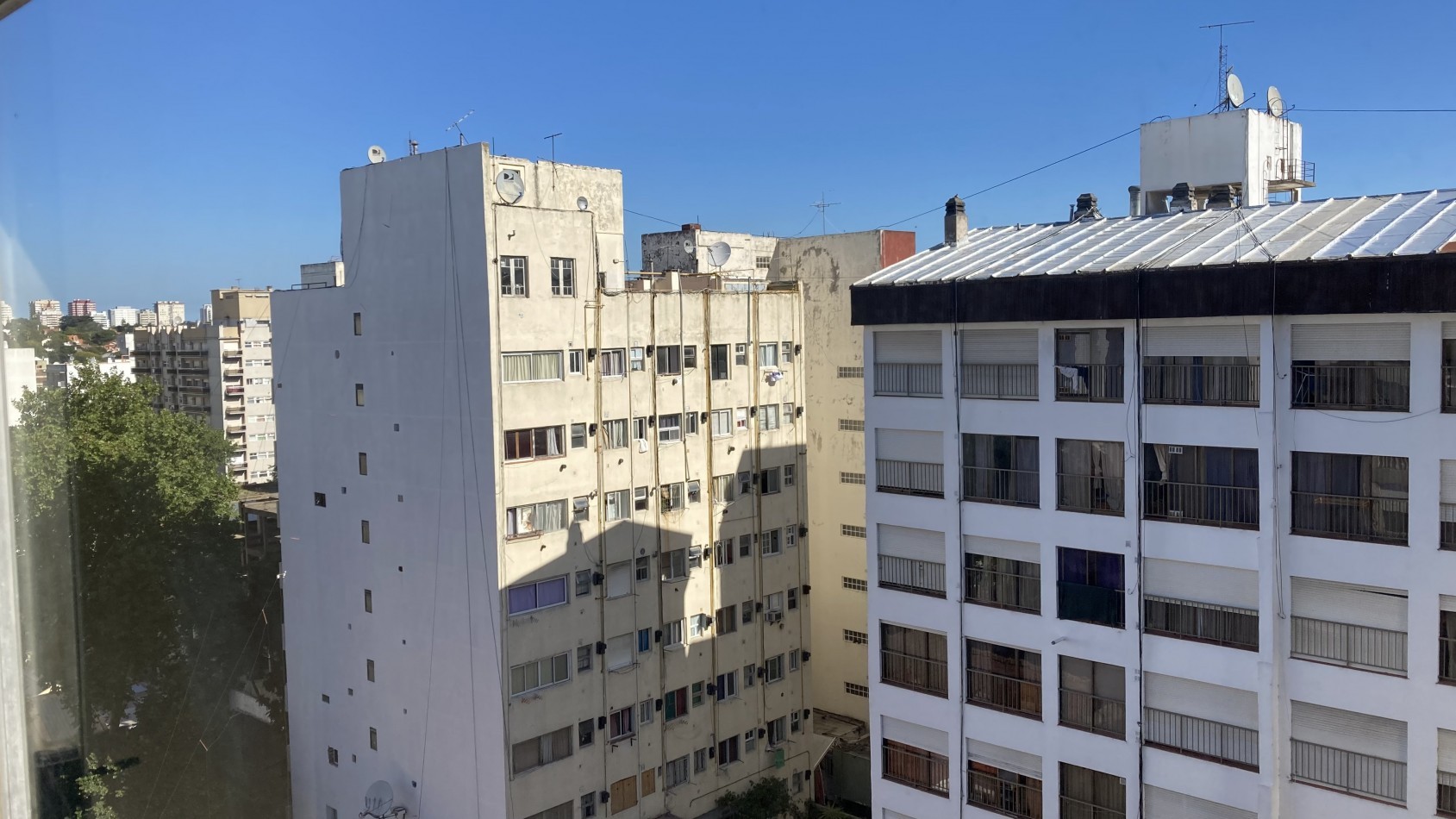 DEPARTAMENTO 1 Ambiente en contrafrente c/Balcon Frances