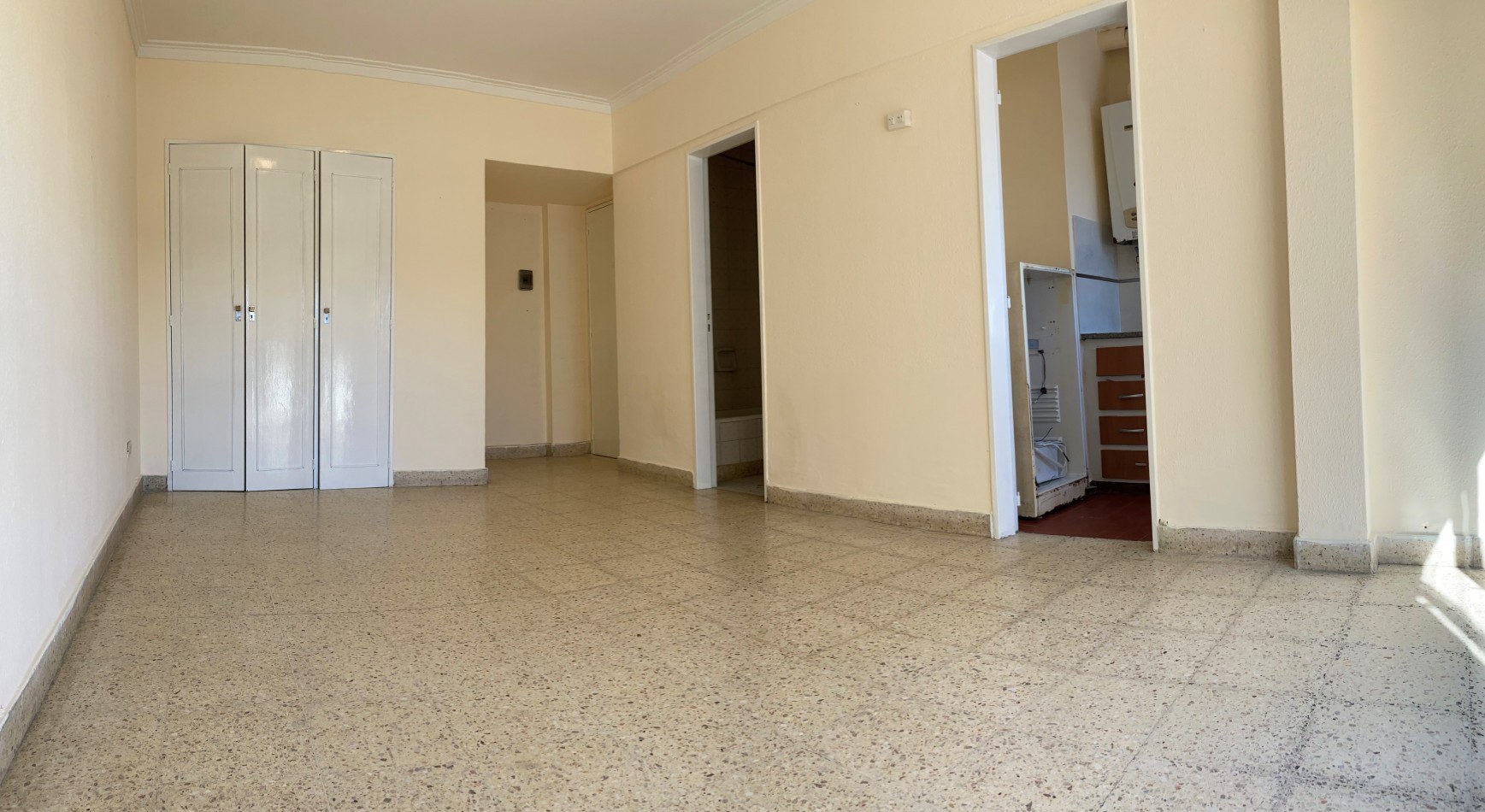 DEPARTAMENTO 1 Ambiente en contrafrente c/Balcon Frances