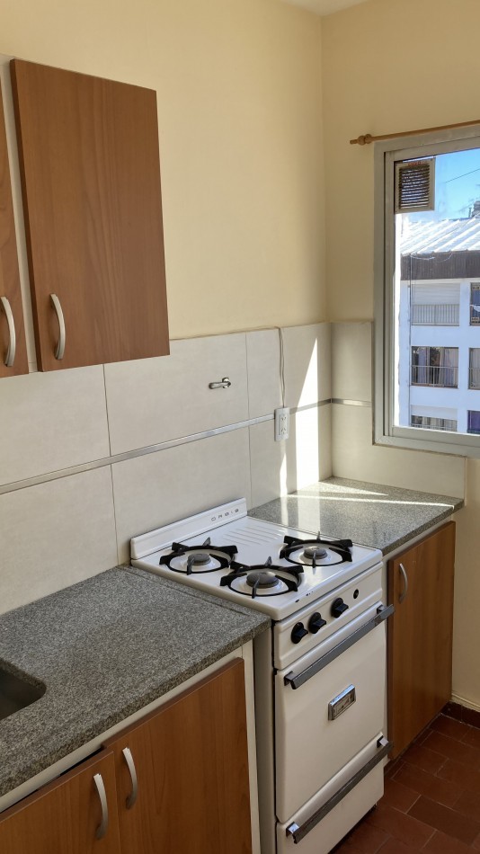 DEPARTAMENTO 1 Ambiente en contrafrente c/Balcon Frances