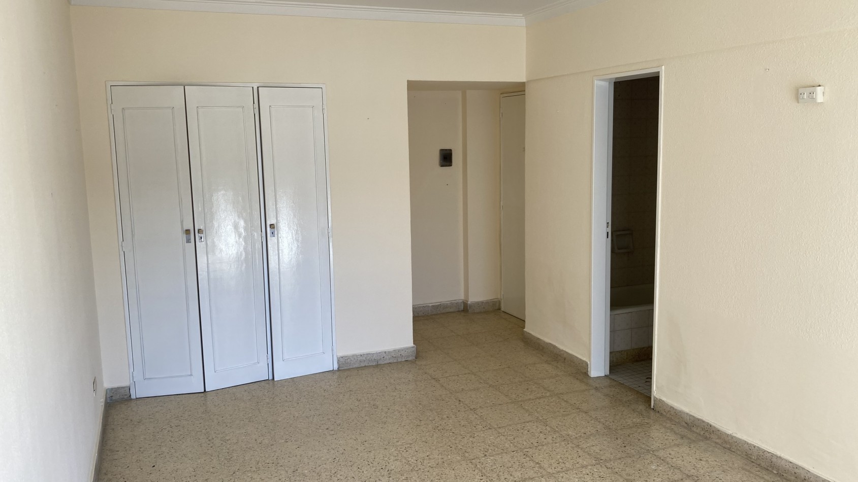 DEPARTAMENTO 1 Ambiente en contrafrente c/Balcon Frances
