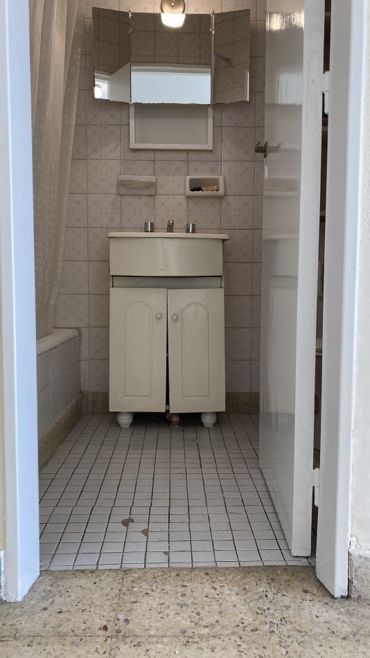 DEPARTAMENTO 1 Ambiente en contrafrente c/Balcon Frances