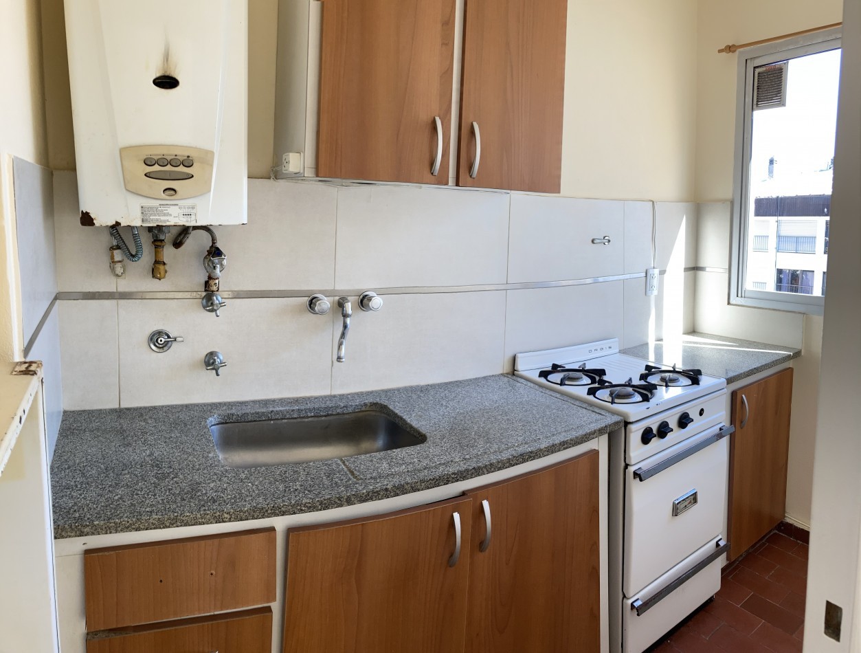 DEPARTAMENTO 1 Ambiente en contrafrente c/Balcon Frances