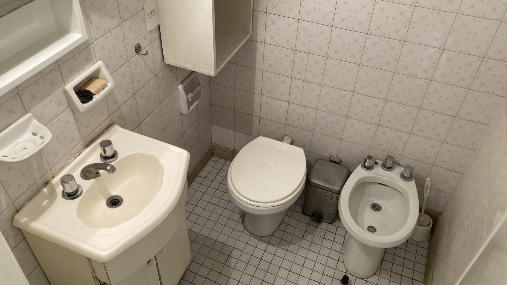 DEPARTAMENTO 1 Ambiente en contrafrente c/Balcon Frances