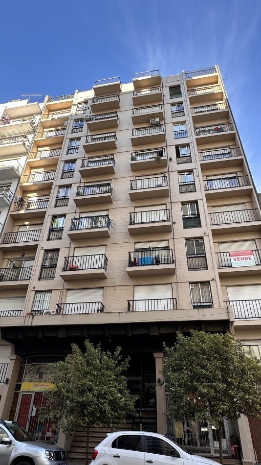 DEPARTAMENTO 1 Ambiente en contrafrente c/Balcon Frances