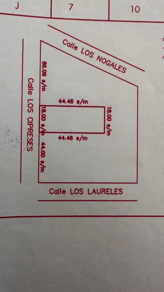 CASA de 4 AMBIENTES con PISCINA y GRAN PARQUE - Barrio El Sosiego -PERMUTA
