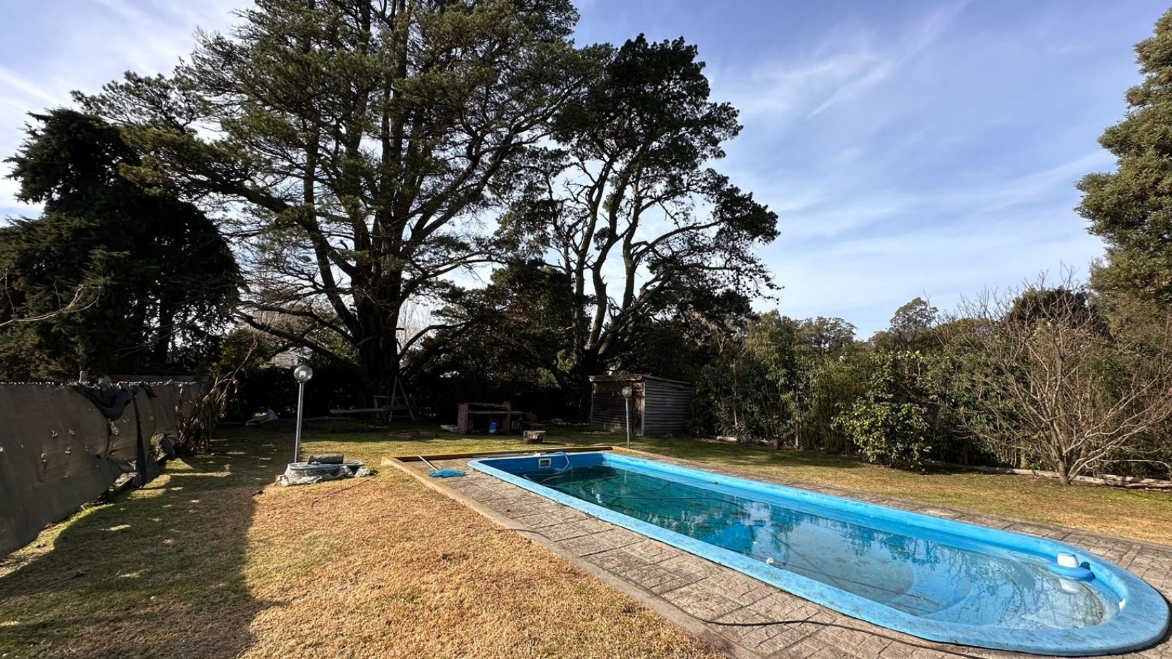 CASA de 4 AMBIENTES con PISCINA y GRAN PARQUE - Barrio El Sosiego -PERMUTA