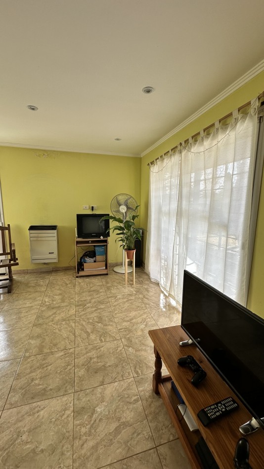 CASA de 4 AMBIENTES con PISCINA y GRAN PARQUE - Barrio El Sosiego -PERMUTA