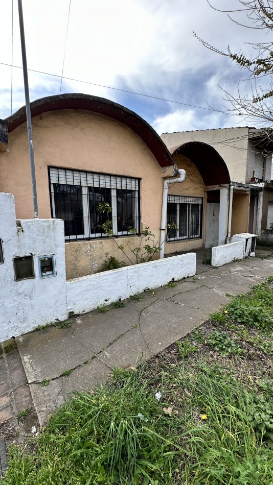 Casa de 4 ambientes al frente en PH.
