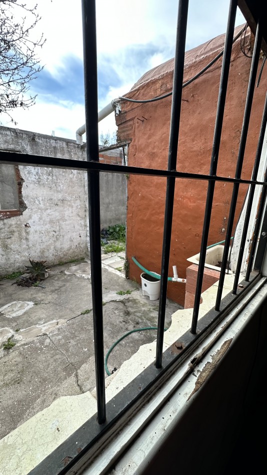 Casa de 4 ambientes al frente en PH.