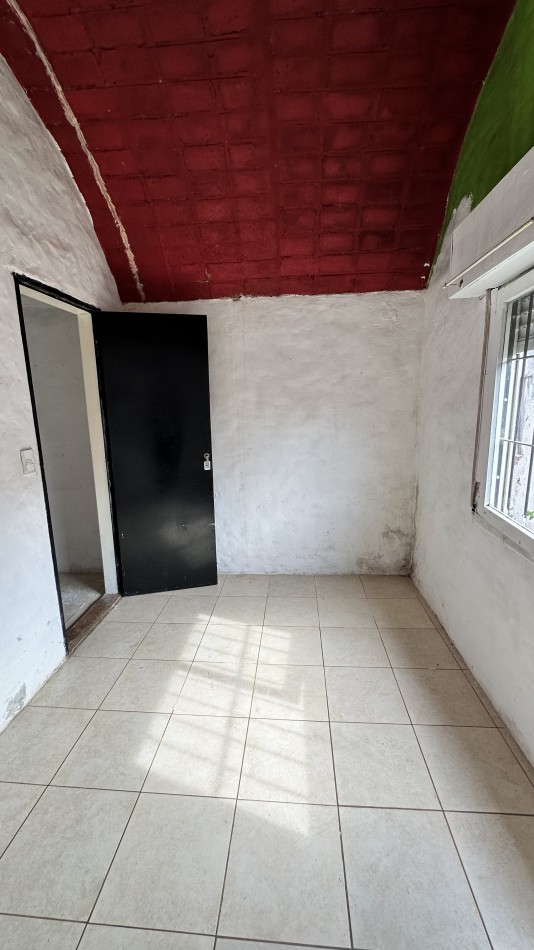 Casa de 4 ambientes al frente en PH.