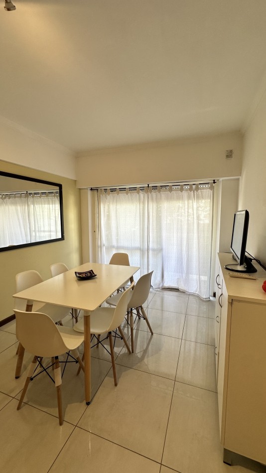 Departamento de 2 amb c/ balcon a la calle