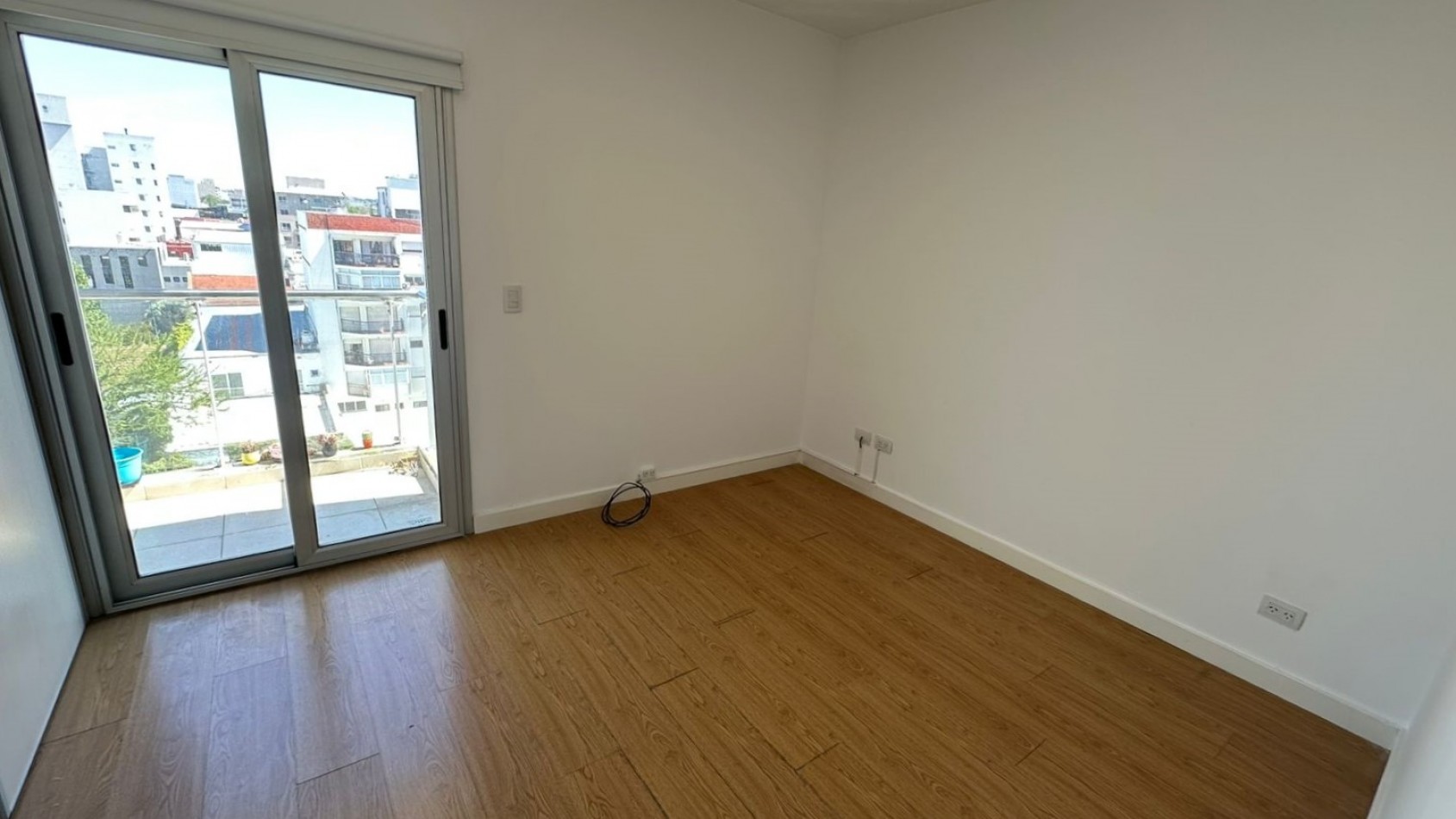 Departamento 2 Ambientes con Balcon, Cochera y Terraza Propia