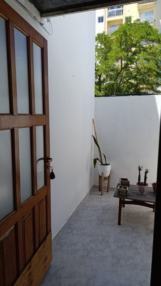 PH 2 ambientes con patio en Planta Alta