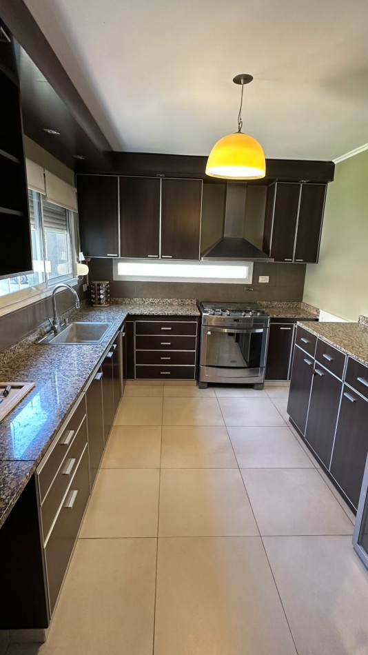 CHALET 4 AMBIENTES ( en PH totalmente independiente)