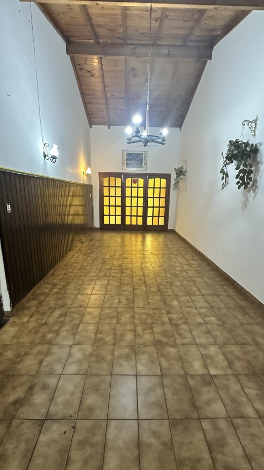 Chalet 6 Ambientes C/garage y Parque