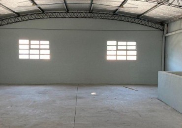 DEPOSITO de 360 m2 cubiertos en venta.