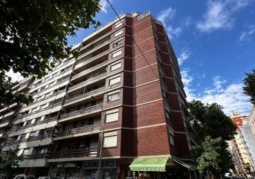 DEPARTAMENTO de 3 Ambientes c/BALCON a la calle. IMPECABLE!!