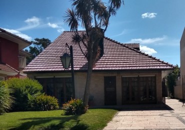  CHALET 5 ambientes c/QUINCHO, GARAGE, Entrada p/varios autos y PARQUE. Acepta depto o casa en menor valor!!